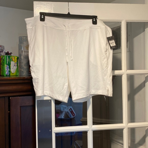 Athletic Works Pants - Athletic Works size XXXL(22) shorts New With Tags